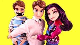 Descendants Wicked World Ben Kidnapped by Evil Ben! With Mal & Evie, Frozen Elsa & Anna Part 1