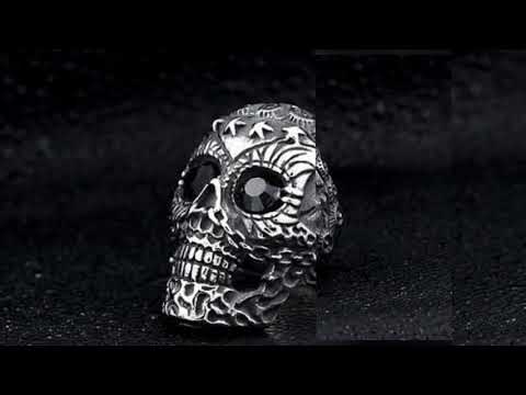 Crystal Eyes Skull Ring