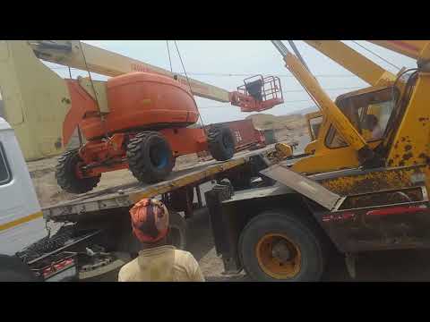 JLG 80feet Boomlift Unloading by Hydra