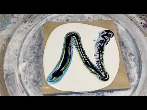 191. Sheleeart Australian Fluid Artist - Bringing back the tilt - Negative Space swipe