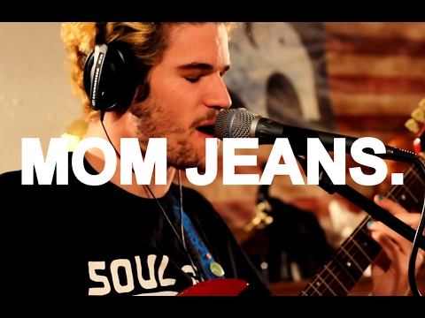 Mom Jeans. - 