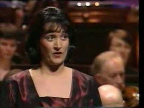 Katarina Karneus sings Mahler..."Blicke mir nicht..."