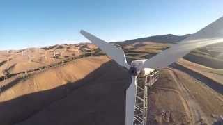 preview picture of video 'Tehachapi wind turbines'