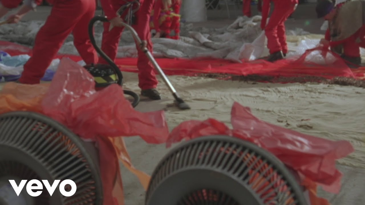 Hot Chip - Boy From School (Official Video) (HD) - YouTube