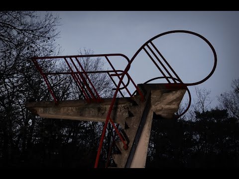 An abandoned military pool \ Opuszczony wojskowy basen