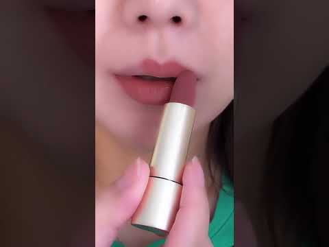Testing Viral TikTok Makeup Hacks #shorts #makeup #lipstick #beauty #makeupartist #makeuptips