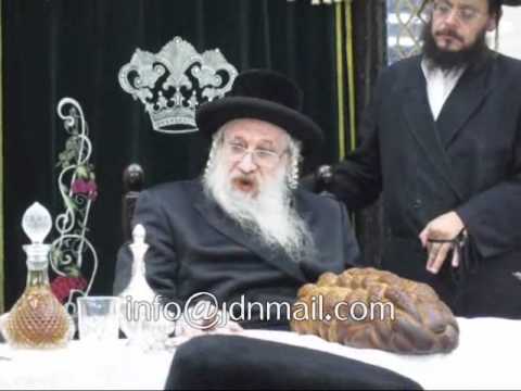 Chernobil Rebbe Conducting Yahrtzeit Tish For His Father - Cheshvan 5772