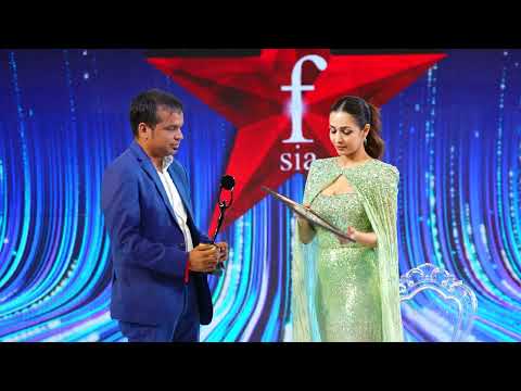 Best Entrepreneur in Kushinagar 2023 Deepak Kumar Gupta Awarded at Business Awards 2023 by Malaika