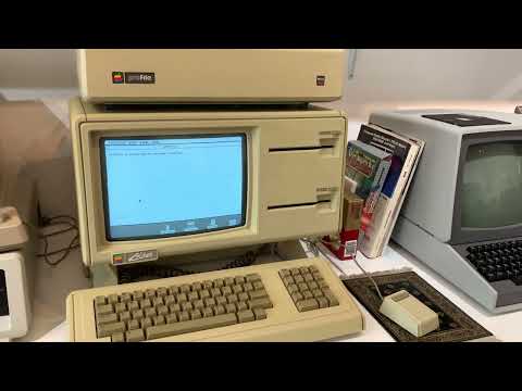 1983 Apple Lisa Computer with Twiggy Drives Booting Lisa OS 1.2