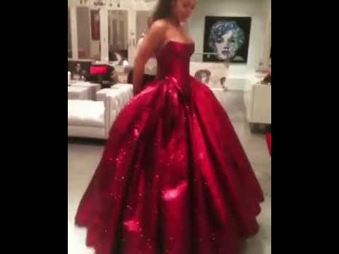 download lagu mp3 mp4 Rihanna Black Dress Zac Posen, download lagu Rihanna Black Dress Zac Posen gratis, unduh video klip Rihanna Black Dress Zac Posen