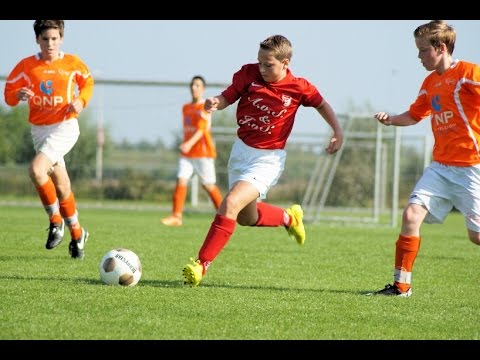 Voetbalwedstrijd Rood-Wit C1 - Moerse Boys C1