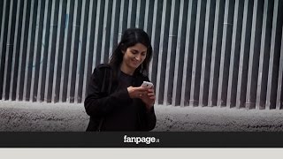 Roma, Virginia Raggi passeggia da sola per le vie del quartiere Ottavia