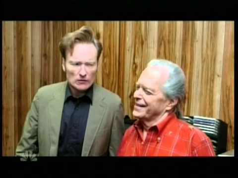Conan and Joel watch the American Idol finale at Max's apartment