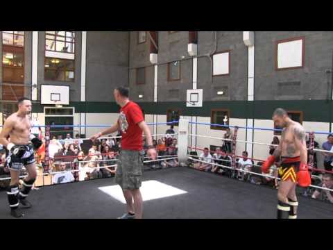 ALAN SMITH (dublin thaiboxing) V KEVIN ROBINSON (dundalk thai) 77KGS 3X2.