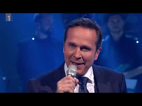 Slovenski oktet - Gozdovi v mesečini (V petek zvečer)