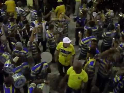Unidos da Tijuca 2004 - Bateria - Apresentação no Salgueiro