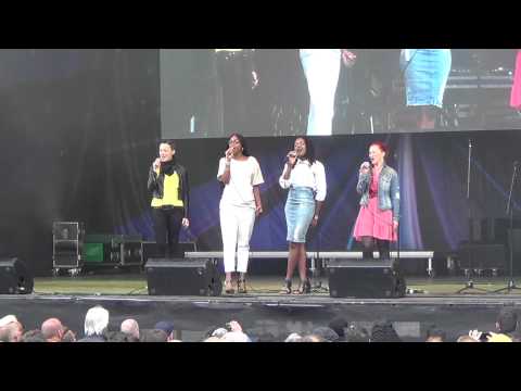 ESCKAZ in Copenhagen: Ruth Lorenzo backing vocalists - Amazing Grace (in Eurovillage)