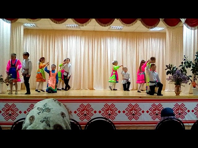 Пелемешцы радуют своих бабушек и дедушек марийском танцем
