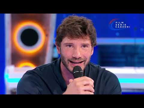 Prima conferenza stampa di Stefano De Martino sul Festival di Sanremo 2027: nuovo regolamento, serate, voto e anticipazioni