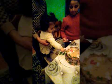 Alisa, the child who eats the cake that has never been seen in the world