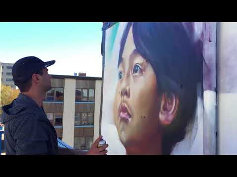 Muralist Emmanuel Jarus