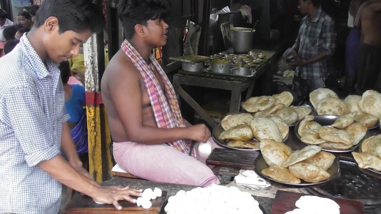 Indian Street Food | Food Lovers are Crazy to Eat Kachori (Garam Puri ) | Kolkata Street Food