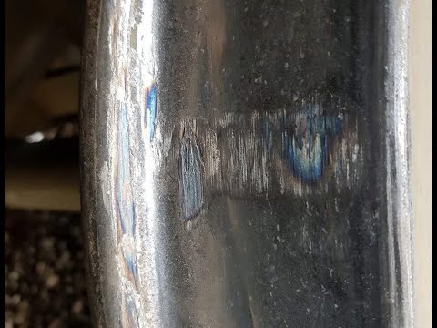 Odgłos płaskiego miejsca na kole tramwaju (podkucie)