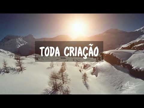 Doxologia Deus Está Aqui - Celia Held