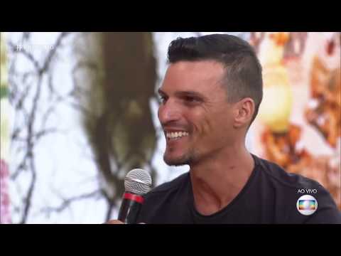 Encontro com Fátima Bernardes 14/01/2019 - Gari desenha emojis na praia para alegrar as pessoas