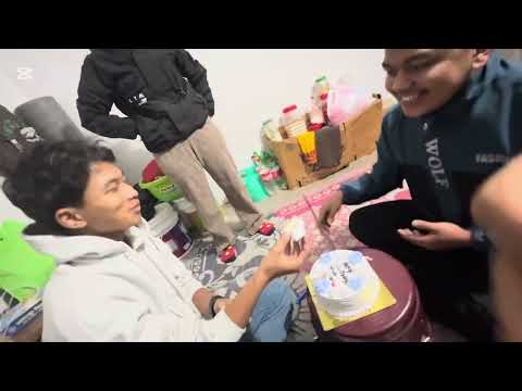 Birthday ma candle nabolera bijok ramailo vayo 😂😂!!!///