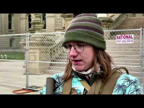 美國首都在FBI警告後鮮有抗議者出現 (U.S. capitals see few protesters after FBI warning)