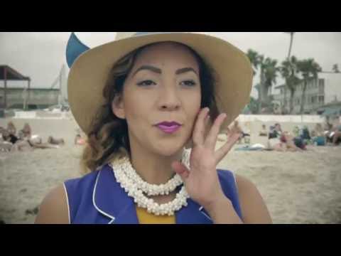 LA COMADRE PANSHA GOES TO THE BEACH