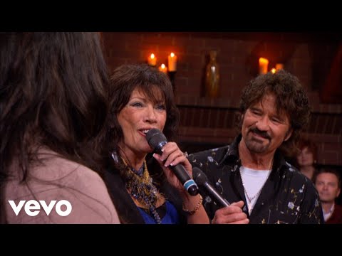 Bill & Gloria Gaither - Let's Make a Memory [Live] ft. The McGuire Family