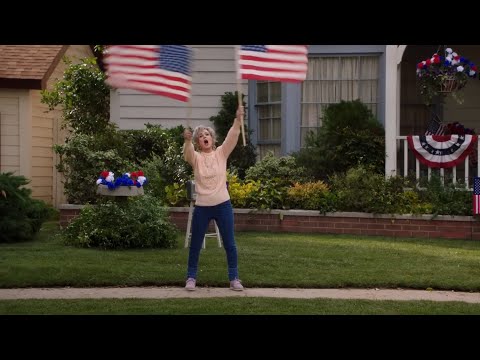 Meemaw waving flags & singing for hours | Young Sheldon: S2E16