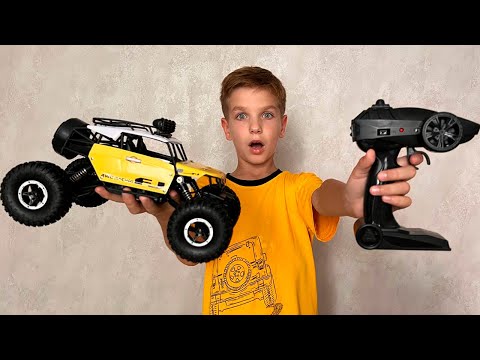 Mark runs away from RC Car in DINO PARK