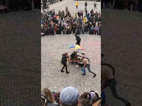 mauerpark Berlin 29.05.2022 karaoke i want to Break free... Queen cover