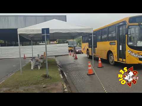 ABRIGO PARA AS PESSOAS ESPERAR O BUSÃO E COLOCADO AO LADO DA OBRA