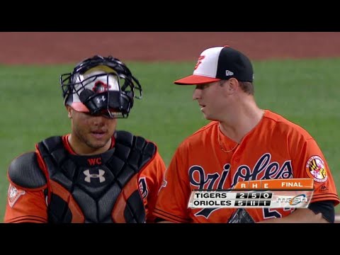 DET@BAL: Britton strikes out Smith to earn the save
