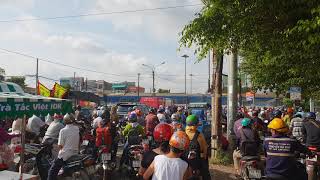Train SE12 Saigon - Hanoi passing Binh Trieu railway station (2018)