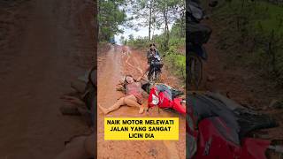Download lagu Funny moment when a widow falls off her motorbike coming home from the garden ‼️‼️ #lol #funny #w... mp3