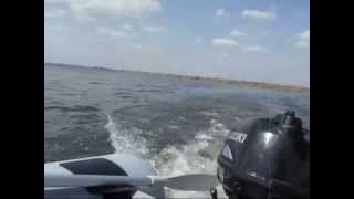 preview picture of video 'Suzuky 2,5 cp. Kingfisher Boat . Snagov Lake'