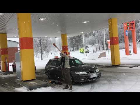 Blow a näverlur at a gas station 2019
