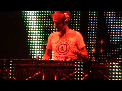 Armin Van Buuren playing Mike Koglin vs Genix - Helion @ Cacao beach 11.08.2011