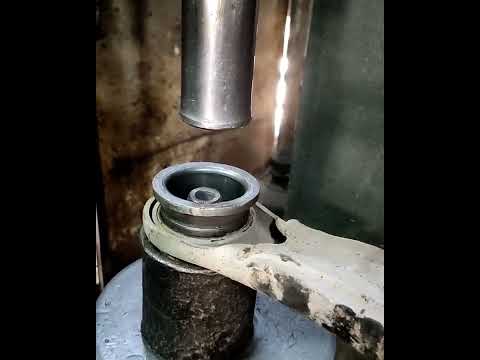 How To Pull Out Suspension Arm Bush In Press Machine 👍 #technology #tech #bush #pressmachine #shorts