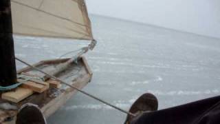 preview picture of video 'Fast sailing on 5 old floor boards'