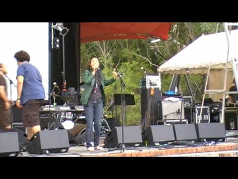 Robyn Loau sings Wuthering Heights at soundcheck for a show at Cassegrain Winery