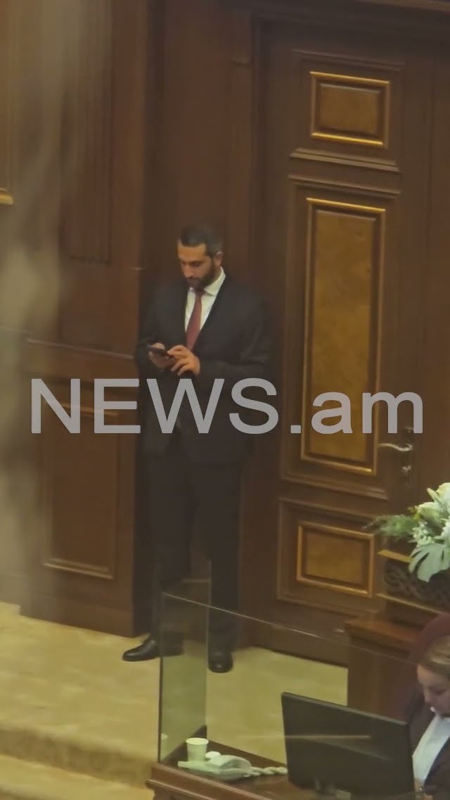 Ի՞նչ ակտիվ նամակագրությամբ էր Ռուբինյանը զբաղված Աժ դահլիճի դռան մոտ առանձնացած