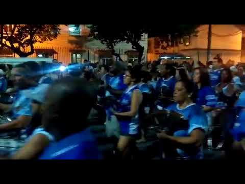 GRES Portela fazendo seu ensaio de rua.