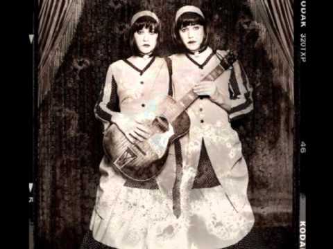 Evelyn Evelyn - Evelyn Evelyn Theme (Instrumental)