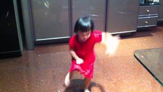 20110511 192815 Amerie Dancing to Frosty The Snowman